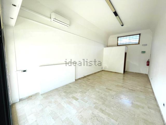 Locale in affitto di 40 m² in Viale Viareggio, 27