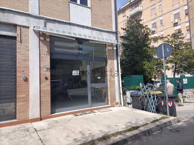 Locale in affitto di 40 m² in Viale XXIV Maggio, 128