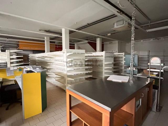 Locale in affitto di 410 m² in Via Fratelli Cairoli