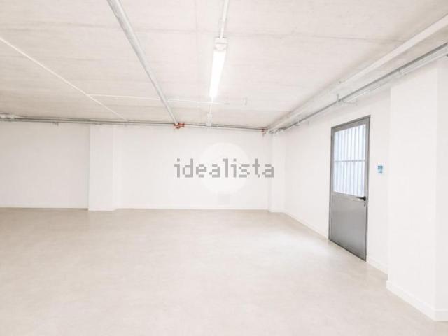 Locale in affitto di 410 m² in Via Provinciale