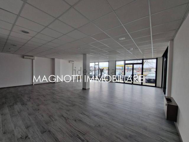 Locale in affitto di 415 m² in Via Tricesimo