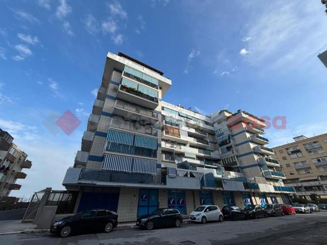 Locale in affitto di 415 m² in Via Vito de Fano, 1