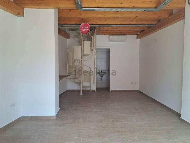 Locale in affitto di 41 m² in Via Venero