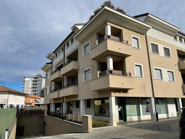 Locale in affitto di 41 m² in Via Caimi, 11