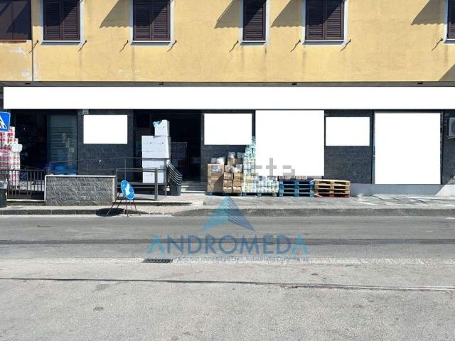 Locale in affitto di 420 m² in Strada Provinciale Mugnano Melito