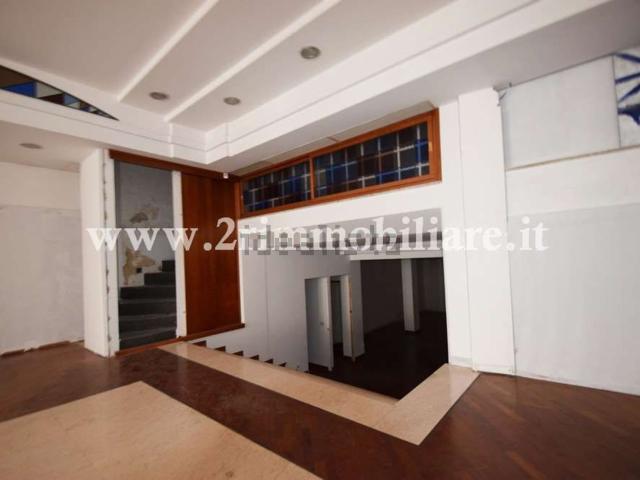Locale in affitto di 425 m² in Corso Vittorio Veneto