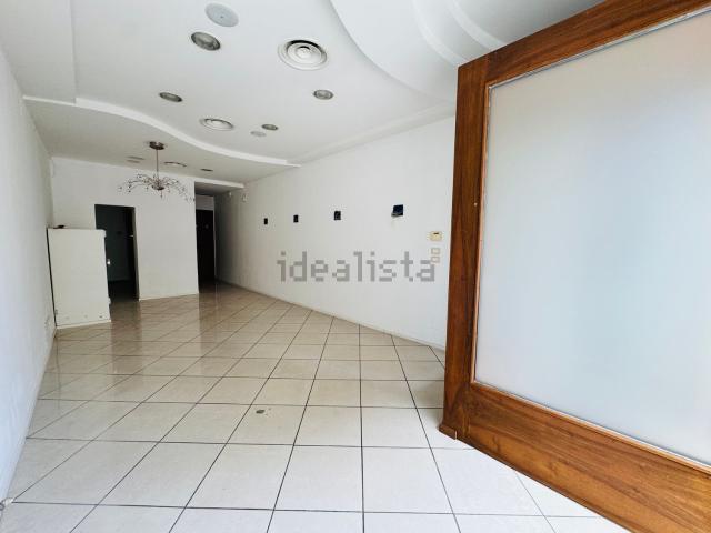 Locale in affitto di 42 m² in Piazza Garibaldi, 4