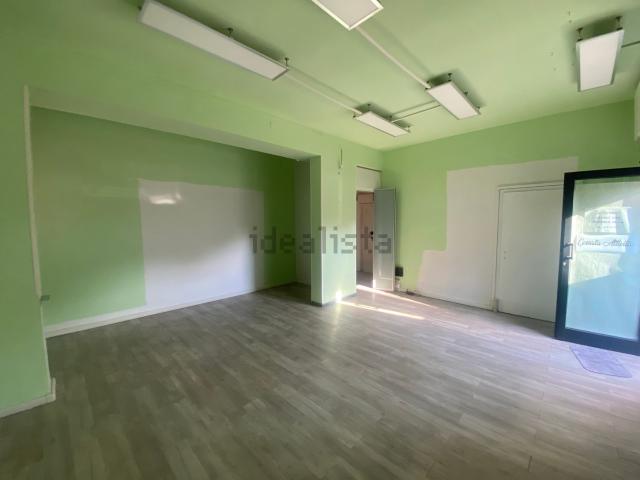 Locale in affitto di 42 m² in Via Zozi