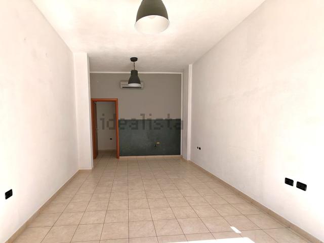 Locale in affitto di 42 m² in Via Diaz Armando