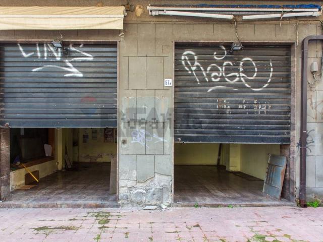 Locale in affitto di 42 m² in Via Eleonora D&apos Angiò, 57