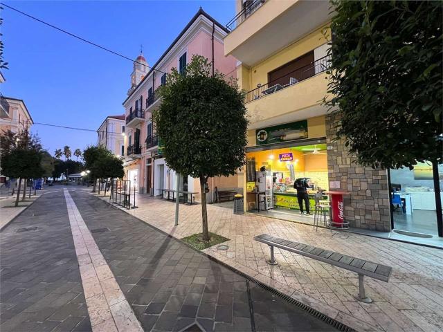 Locale in affitto di 42 m² in Via Francesco Genala