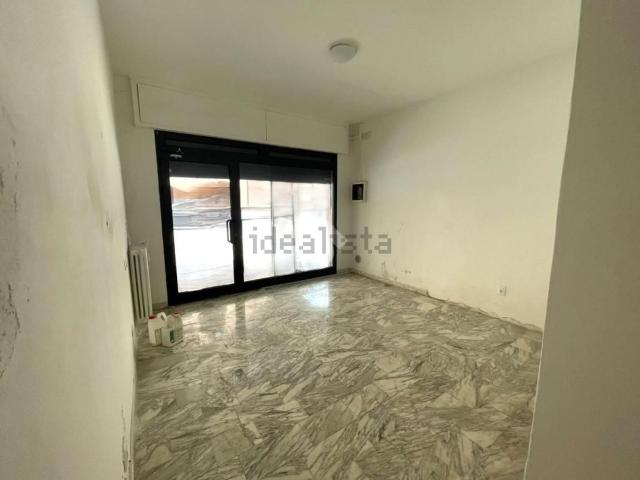 Locale in affitto di 42 m² in Via Giambattista Belzoni, 119