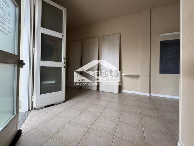 Locale in affitto di 42 m² in Via Roma