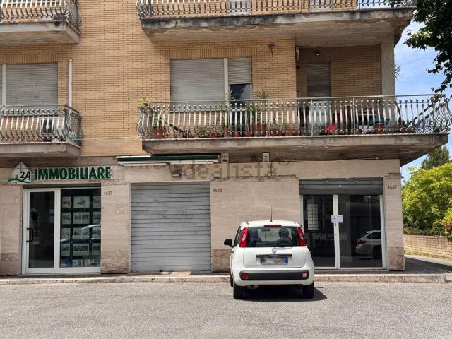 Locale in affitto di 42 m² in Via Salaria, 1437