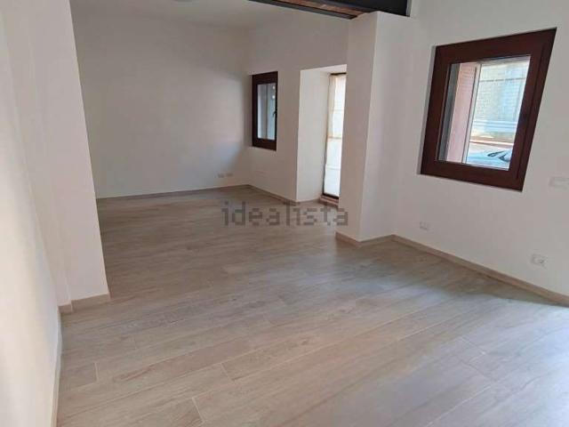 Locale in affitto di 42 m²