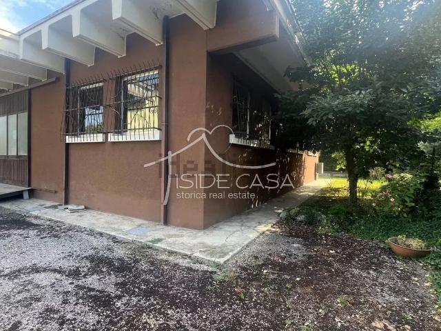 Capannone in affitto di 430 m²
