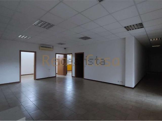 Locale in affitto di 430 m² in Via David Livingstone