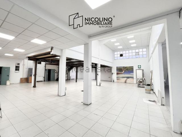 Locale in affitto di 433 m² in Via Massimo D&apos Azeglio, 5