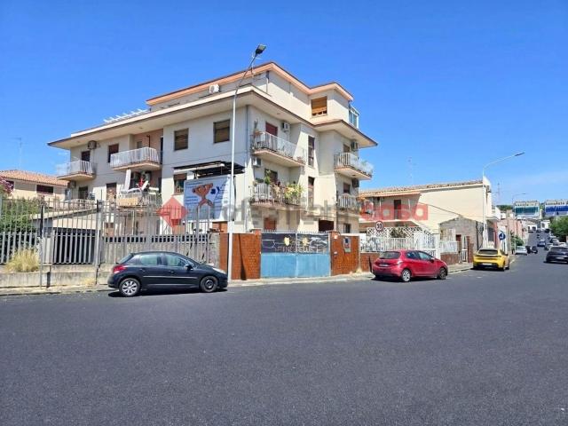 Locale in affitto di 438 m² in Via Antonino Caruso, 24