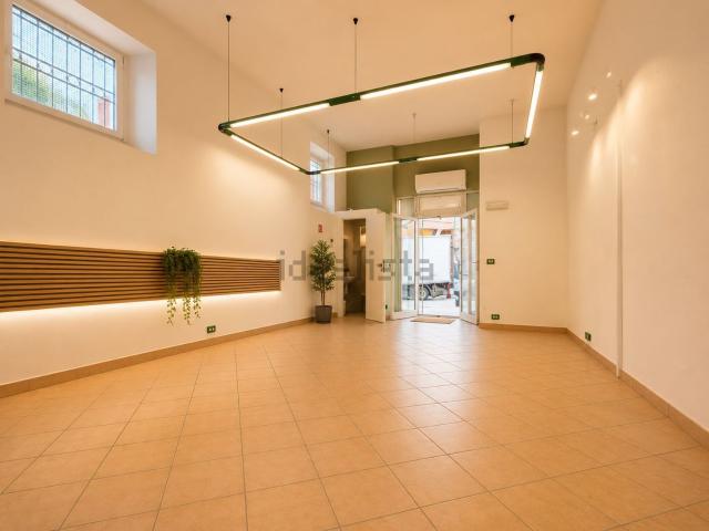 Locale in affitto di 47 m² in Via Cairoli, 26