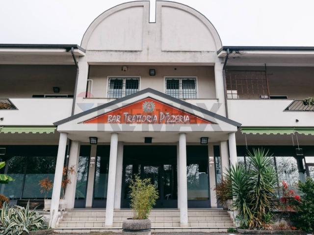 Locale in affitto di 440 m² in Via Burago, 4