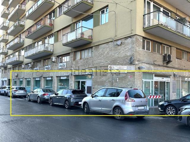 Locale in affitto di 440 m² in Via Malta, 85