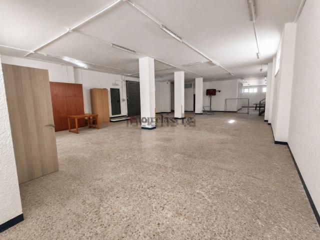 Locale in affitto di 440 m² in Via Solfatara