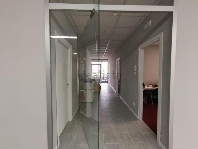 Locale in affitto di 440 m² in Via Statale, 170