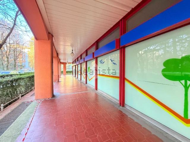 Locale in affitto di 440 m² in Via Volturno, 80