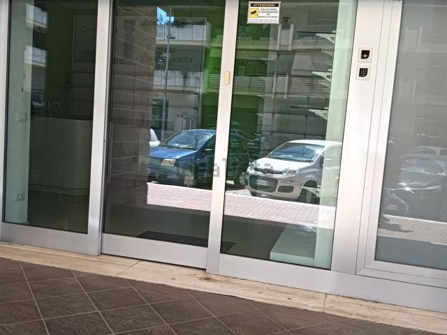 Locale in affitto di 44 m² in Via Villa di Faonte