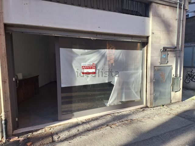 Locale in affitto di 44 m² in Via Zeno, 2
