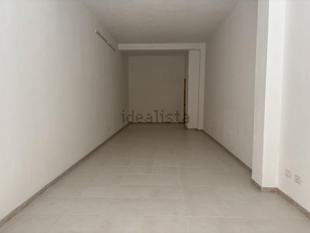 Locale in affitto di 44 m² in Via Perra