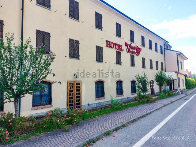 Locale in affitto di 450 m² in Via alle Fontane, 125