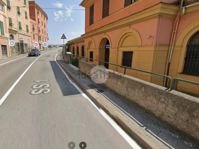 Locale in affitto di 450 m² in Via Don Giovanni Verità