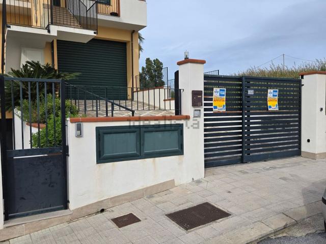 Locale in affitto di 450 m² in Via Ettore Majorana