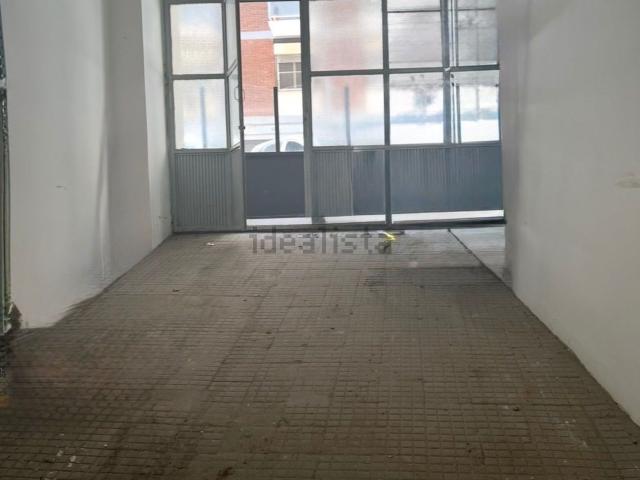 Locale in affitto di 450 m² in Via Federico Enriques, 27