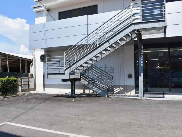 Locale in affitto di 450 m² in Via maria