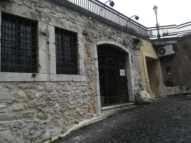 Locale in affitto di 450 m² in Via picano