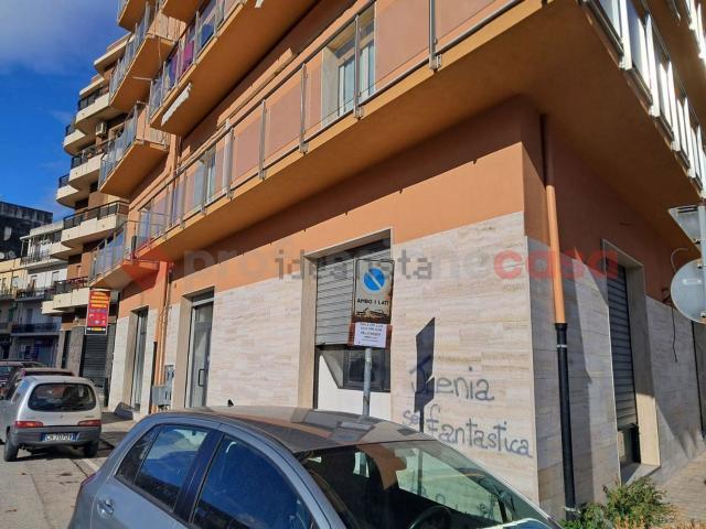 Locale in affitto di 457 m² in Via Armando Segato, 3