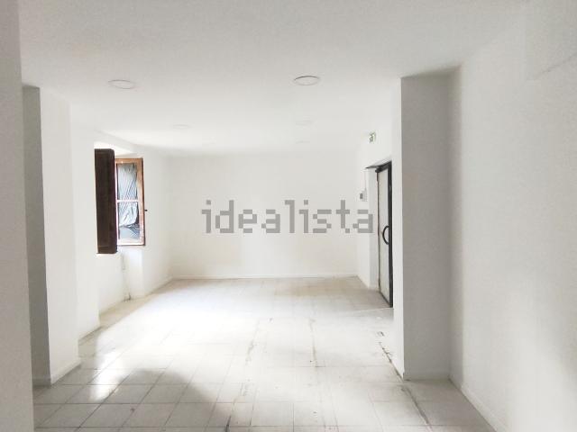 Locale in affitto di 45 m² in Piazza San Pio X, 18