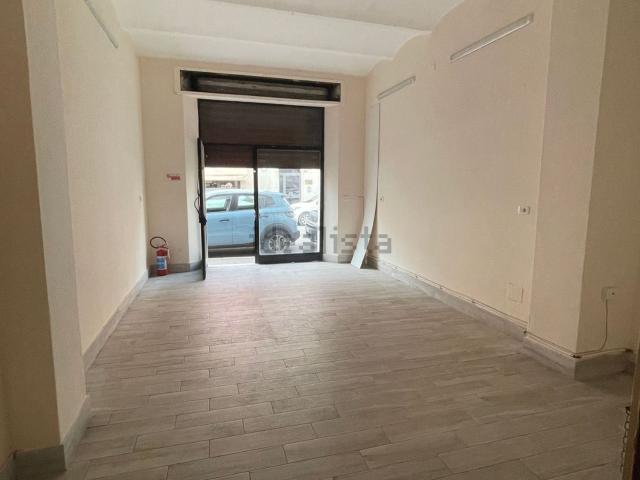 Locale in affitto di 45 m² in Piazza Stefano De Maria