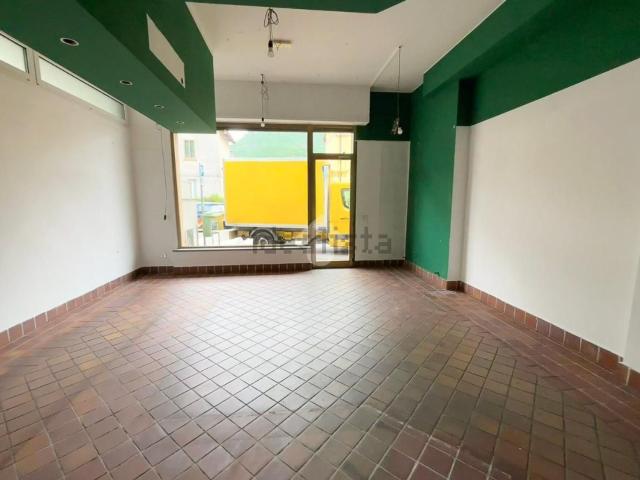 Locale in affitto di 45 m² in Via A. Manzoni
