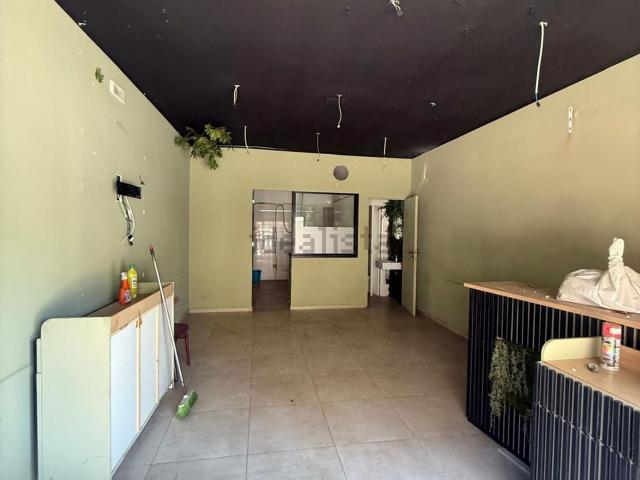 Locale in affitto di 45 m² in Via Antonio d&apos Auria
