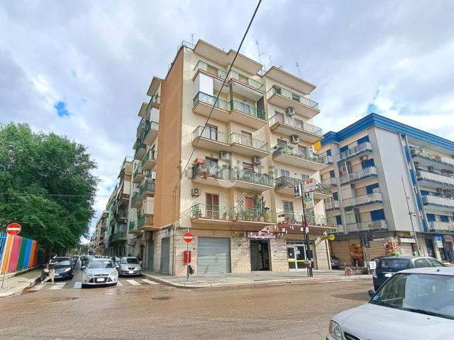 Locale in affitto di 45 m² in Via Canosa