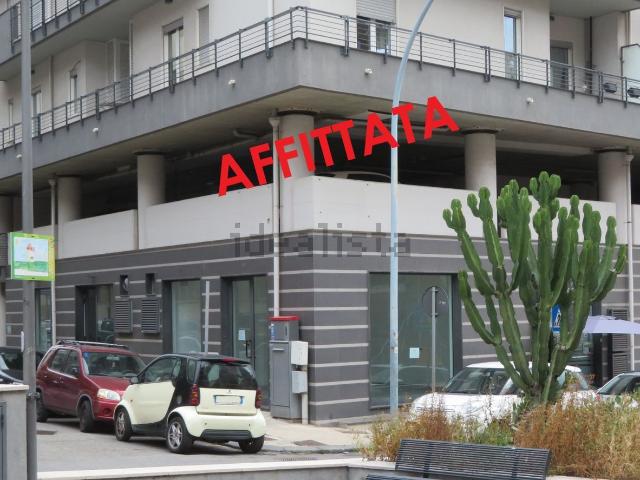 Locale in affitto di 45 m² in Via Colapesce, 2