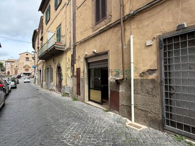 Locale in affitto di 45 m² in Via del Pavone, 81