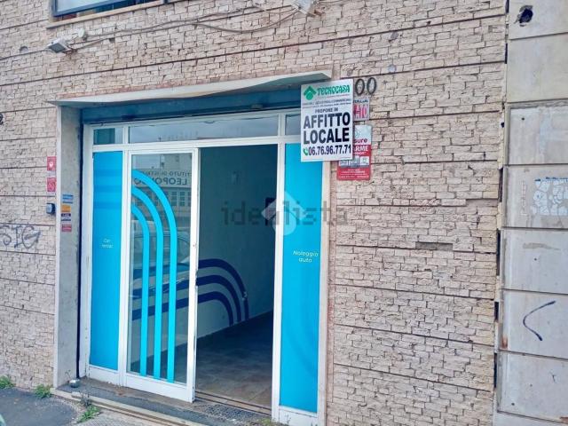Locale in affitto di 45 m² in Via del Velodromo, 100