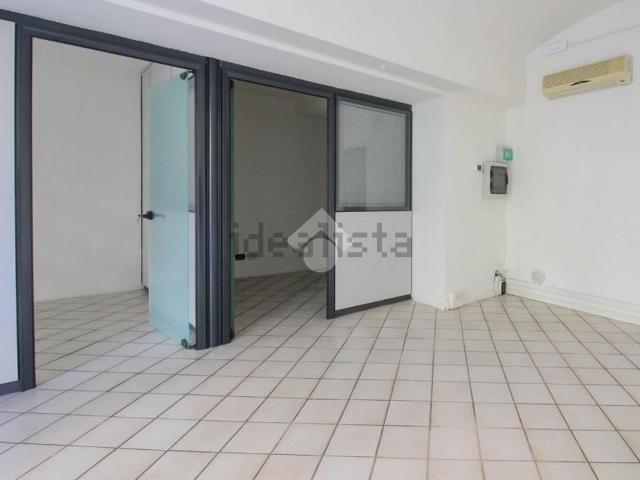 Locale in affitto di 45 m² in Via Felice Cavallotti