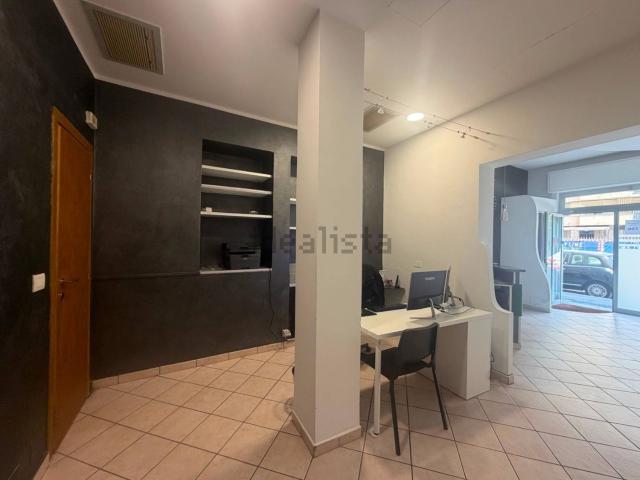 Locale in affitto di 45 m² in Via Genova, 238