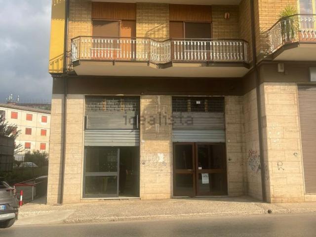 Locale in affitto di 45 m² in Via Morelli e Silvati, 110